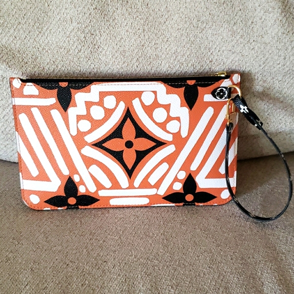 Louis Vuitton Handbags - Louis vuitton pouch